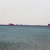 Các tàu chờ để di chuyển qua Kênh đào Suez của Ai Cập ngày 25/3/2021, ba ngày sau sự cố tàu chở hàng Ever Given bị mắc cạn. (Ảnh: THX/TTXVN)