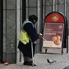 Người vô gia cư trên đường phố tại Berlin, Đức, ngày 22/1/2021. (Ảnh: AFP/ TTXVN)