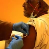 Tiêm vaccine ngừa COVID-19 cho người dân tại Khartoum, Sudan, ngày 29/3/2021. (Ảnh: THX/TTXVN)
