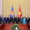 Chủ tịch nước Nguyễn Xuân Phúc với Đại sứ, Đại biện các nước thành viên ASEAN. (Ảnh: Thống Nhất/TTXVN)