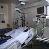 Bệnh nhân COVID-19 được điều trị tại một bệnh viện ở Bry-Sur-Marne, Pháp, ngày 15/4/2021. (Ảnh: AFP/TTXVN)