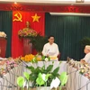 Đồng chí Trần Cẩm Tú phát biểu tại buổi làm việc với Ủy ban bầu cử tỉnh Bình Phước. (Ảnh: Đậu Tất Thành/TTXVN)
