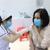 Nhân viên Y tế tỉnh Đắk Lắk được tiêm vaccine ngừa COVID-19 trong đợt 1. (Ảnh: Tuấn Anh/TTXVN)