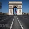 Cảnh vắng vẻ tại Paris, Pháp khi các biện pháp hạn chế phòng dịch COVID-19 được thực thi. (Nguồn: AFP/TTXVN)