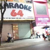 Một quán karaoke trên đường Sư Vạn Hạnh (Quận 10 - Thành phố Hồ Chí Minh) tạm dừng hoạt động theo quyết định của Ủy ban Nhân dân Thành phố Hồ Chí Minh. (Ảnh: Thu Hương/TTXVN)
