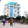 Lực lượng chức năng phong tỏa khách sạn Sun Hotel, khu đô thị Thiên Phú, phường Tứ Minh, thành phố Hải Dương. (Ảnh: Mạnh Tú/TTXVN)