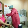 Tiêm vaccine phòng COVID-19 cho người dân tại Kalutara, Sri Lanka, ngày 8/5/2021. (Ảnh: THX/ TTXVN)