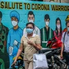 Người dân đeo khẩu trang phòng dịch COVID-19 tại Manila, Philippines, ngày 14/4/2021. (Ảnh: THX/ TTXVN)