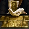 Vàng miếng được bày bán tại một cửa hàng ở Tokyo, Nhật Bản. (Ảnh: AFP/TTXVN)