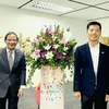 Ông Phạm Quốc Anh ( trái), Tham tán thương mại Việt Nam tại Malaysia và ông Trần Hồng Chung (phải) tại buổi lễ khai trương Văn phòng thương vụ VN tại Kuala Lumpur. (Nguồn: Bnews)