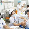 Tiêm vaccinein cho lực lượng tuyến đầu chống dịch tại Tây Ninh. (Ảnh: Thanh Tân/TTXVN)