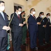 Các đồng chí lãnh đạo Thành phố Hồ Chí Minh dành một phút mặc niệm tưởng nhớ đến Chủ tịch Hồ Chí Minh. (Ảnh: Thanh Vũ/TTXVN)