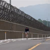 Hàng rào biên giới liên Triều tại đảo Gyodong, Hàn Quốc ngày 18/6/2020. (Ảnh: AFP/TTXVN)