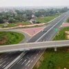 Tuyến đường cao tốc Hải Phòng - Quảng Ninh đi qua nút giao Minh Khai nhìn từ trên cao. (Ảnh: Thành Đạt/TTXVN)