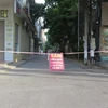 Một ngõ cạnh số nhà 218 đường Trần Phú đi vào khu dân cư của phường Hồng Sơn, thành phố Vinh bị phong tỏa từ chiều 25/6 sau khi xác định được trường hợp dương tính. (Ảnh: Nguyễn Văn Nhật/TTXVN)