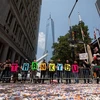 Người dân chào đón đoàn diễu hành tôn vinh những người hùng trong cuộc chiến chống COVID-19, tại New York, Mỹ, ngày 7/7/2021. (Ảnh: THX/TTXVN)