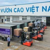 Các chuyến xe với thông điệp 'Tuyến đầu khỏe mạnh, vì Việt Nam khỏe mạnh' đã đồng loạt khởi hành mang món quà của nhân viên Vinamilk gửi đến tuyến đầu.