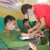 Lực lượng vũ trang tham gia hiến máu tình nguyện tại Cao Bằng. (Ảnh: Chu Hiệu/TTXVN)