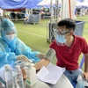 Khu công nghiệp VSIP tổ chức tiêm phòng vaccine phòng COVID-19 cho khoảng 40.000 công nhân lao động tại các doanh nghiệp. (Ảnh: Huyền Trang/TTXVN)