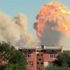Khói lửa bốc lên tại hiện trường vụ nổ kho đạn ở Bayzakov, tỉnh Jambyl, Kazakhstan ngày 25/8/2021. (Ảnh: AFP/TTXVN)