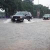 Ngập úng xảy ra tại nhiều tuyến đường của thành phố Hải Phòng trong trận mưa lớn ngày 26/8. (Ảnh: Hoàng Ngọc/TTXVN)
