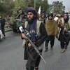 Các thành viên Taliban tuần tra trên một tuyến phố ở thủ đô Kabul, Afghanistan ngày 31/8/2021. (Ảnh: AFP/TTXVN)