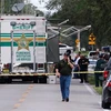 Lực lượng chức năng phong toả hiện trường vụ xả súng ở Lakeland, bang Florida, Mỹ ngày 5/9. (Ảnh: AP/TTXVN)