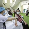 Khu vực khám sàng lọc trước tiêm tại điểm tiêm chủng vaccine phòng COVID-19 phường Yên Hoà (Cầu Giấy). (Ảnh: Minh Quyết/TTXVN)