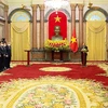 Chủ tịch nước Nguyễn Xuân Phúc giao nhiệm vụ cho các tân thẩm phán Tòa án Nhân dân tối cao. 