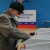 Cử tri Nga bỏ phiếu bầu Duma Quốc gia (Hạ viện) tại điểm bầu cử ở Moskva, ngày 19/9. (Ảnh: THX/TTXVN)