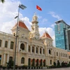 Trụ sở UBND Thành phố Hồ Chí Minh treo cờ chào mừng ngày Quốc khánh 2/9. (Ảnh: Thanh Vũ/TTXVN)