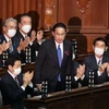 Tân Chủ tịch Đảng Dân chủ Tự do (LDP) cầm quyền Nhật Bản Kishida Fumio (giữa) được Quốc hội bầu làm Thủ tướng mới, tại Tokyo, ngày 4/10/2021. (Ảnh: THX/TTXVN)