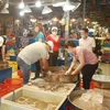 Mặt hàng thủy hải sản được buôn bán tại Chợ đầu mối Bình Điền. (Ảnh minh họa: Đinh Hằng/TTXVN)