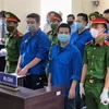 Bị cáo Trương Châu Hữu Danh (thứ hai từ phải sang) tại phiên xử ngày 26/10. (Ảnh: TTXVN phát)
