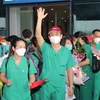 Các y bác sỹ Hải Phòng phấn khởi khi hoàn thành công tác phòng, chống dịch tại thành phố Hồ Chí Minh trở về. (Ảnh: An Đăng/TTXVN)