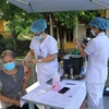 Nhân viên y tế tiêm vaccine phòng COVID-19 cho người dân tại huyện Thạch An, tỉnh Cao Bằng. (Ảnh: Chu Hiệu/TTXVN)