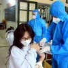 Tiêm vaccine phòng COVID-19 cho trẻ em từ 12-17 tuổi tại điểm tiêm trường THPT Lê Quý Đôn, thành phố Thái Bình. (Ảnh: Thế Duyệt/TTXVN)