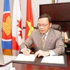 Tổng Lãnh sự Việt Nam tại Vancouver, ông Nguyễn Quang Trung tại lễ ký kết Bản ghi nhớ. (Ảnh do Tổng lãnh sự Việt Nam tại Vancouver cung cấp)