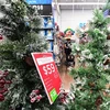 Khách hàng mua sắm tại siêu thị ở Rosemead, California, Mỹ. (Ảnh: AFP/TTXVN)