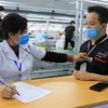 Tiêm vaccine phòng COVID-19 cho công nhân tại Công ty TNHH Goerteck Vina, Khu công nghiệp Quế Võ, tỉnh Bắc Ninh. (Ảnh: Thanh Thương/TTXVN)
