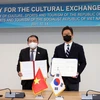 ký kết Chương trình Trao đổi văn hóa giữa hai Bộ Văn hóa, Thể thao và Du lịch Việt Nam-Hàn Quốc. (Ảnh: Võ Trường Ân/Vietnam+)