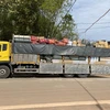 Phương tiện hàng hóa cất giấu 200.000 USD bị hải quan cửa khẩu Phước Tân tạm giữ. (Ảnh: Lê Đức Hoảnh/TTXVN)