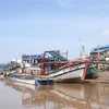 Các phương tiện ghe, tàu neo đậu tại cửa biển Cái Cùng (huyện Hòa Bình, tỉnh Bạc Liêu). (Ảnh: Chanh Đa/TTXVN)