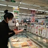 Người dân mua sắm tại siêu thị Big C Vinh (Nghệ An). (Ảnh: Bích Huệ/TTXVN)