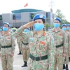 Các sỹ quan của Bệnh viện dã chiến cấp 2 số 2 và làm nhiệm vụ gìn giữ hòa bình Liên hợp quốc báo công dâng Bác. (Ảnh: Trọng Đức/TTXVN)