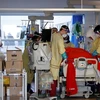 Nhân viên y tế điều trị cho bệnh nhân COVID-19 tại bệnh viện ở Portsmouth, Anh ngày 23/3/2021. (Ảnh: AFP/TTXVN)