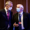 Tổng Thư ký NATO Jens Stoltenberg (trái) và Đại diện cấp cao EU phụ trách chính sách an ninh và đối ngoại Josep Borrell trong cuộc gặp tại Hội nghị Ngoại trưởng NATO ở Riga, Latvia, ngày 1/12/2021. (Ảnh minh họa: AFP/TTXVN)