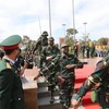 Đại tướng Phan Văn Giang và Đại tướng Chansamone Chanyalath chứng kiến buổi tuần tra chung đường biên giới hai nước Việt Nam - Lào. (Ảnh: Trọng Đức/TTXVN)