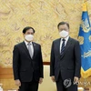 Bộ trưởng Ngoại giao Bùi Thanh Sơn hội kiến Tổng thống Hàn Quốc Moon Jae-in. (Nguồn: Yonhap)
