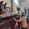 Không gian thờ phụng và lưu giữ truyền thống đồng chí Nguyễn Phong Săc tại nhà 152 phố Bạch Mai, quận Hai Bà Trưng, Hà Nội. (Ảnh: Đinh Thuận/TTXVN)